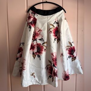 White House Black Market A-Line Skirt with pockets and Floral Design sz 8